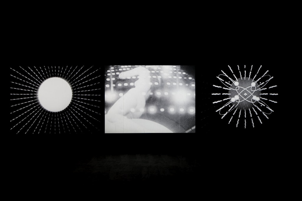 THREE SCREEN RAY