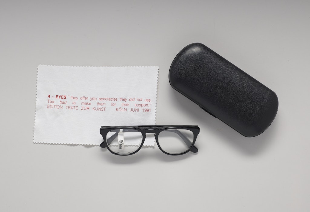 Spectacles: 4-eyes