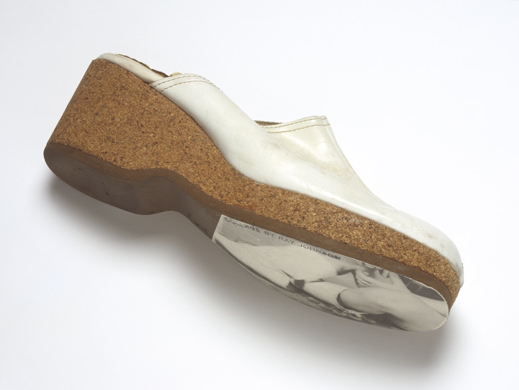 Shoe